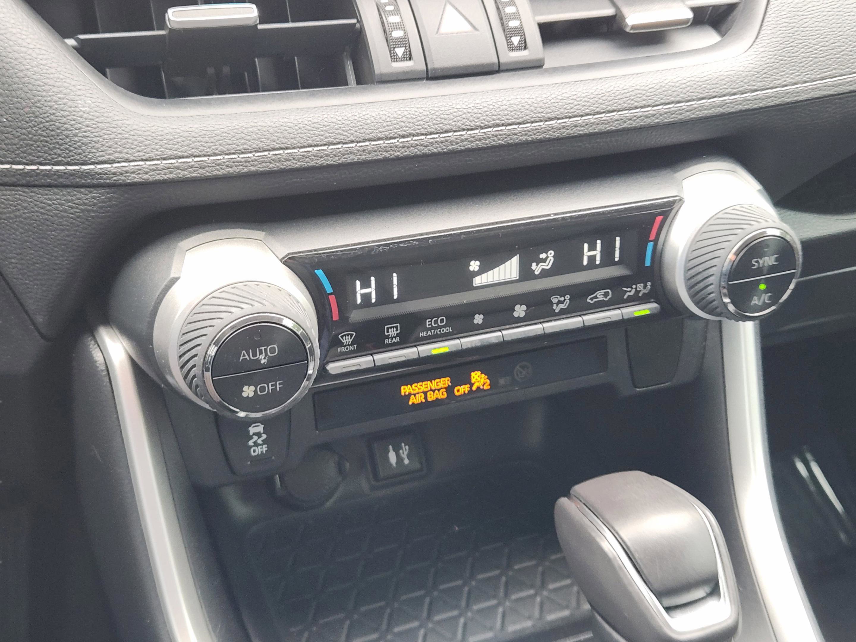 Used 2019 Toyota RAV4 XLE Premium FWD image 12