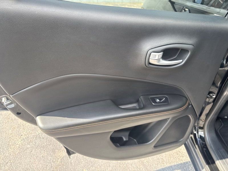 Used 2018 Jeep Compass Limited w/ Navigation Group AWD/4WD image 26