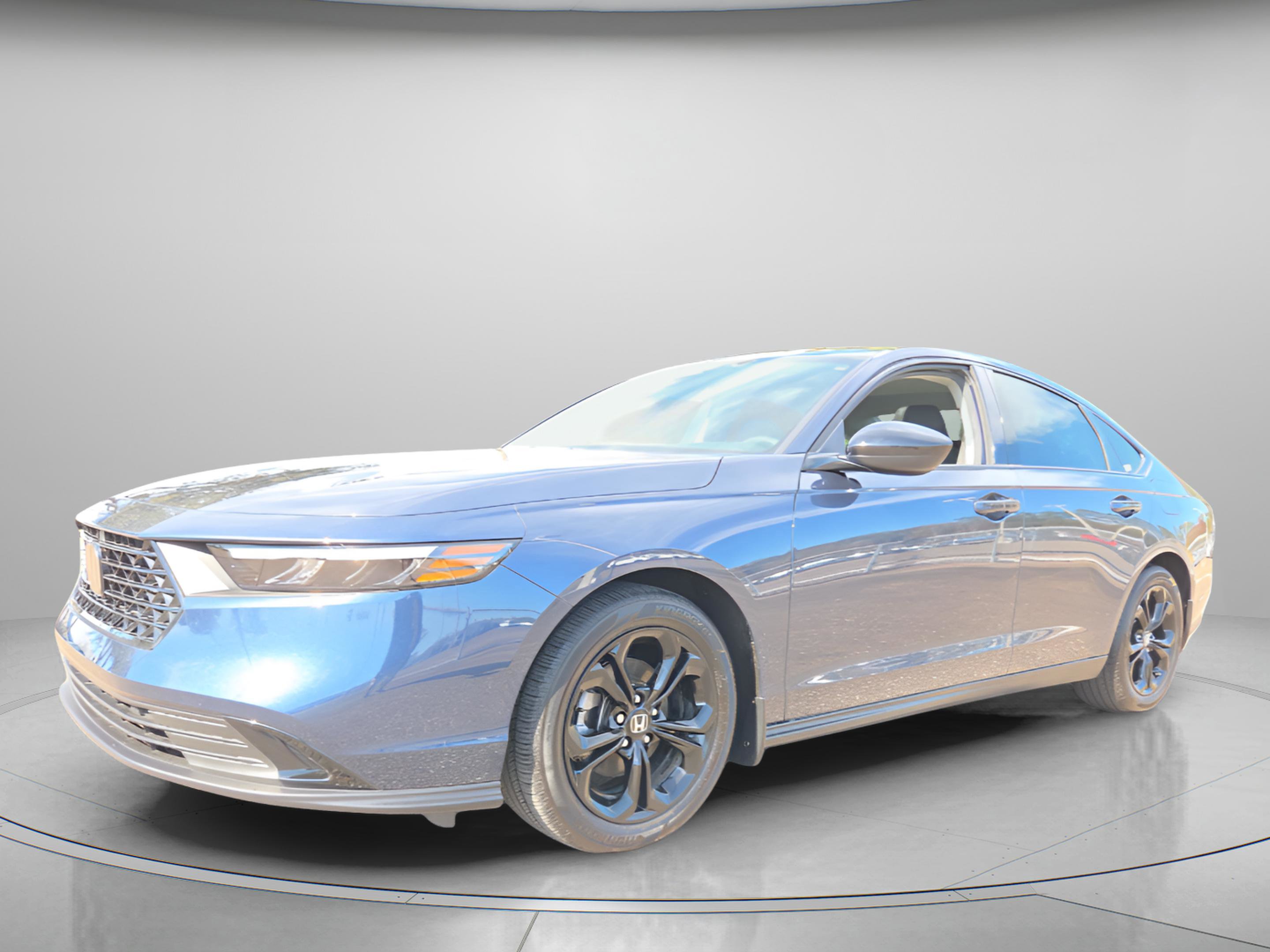 Certified 2025 Honda Accord SE image 3