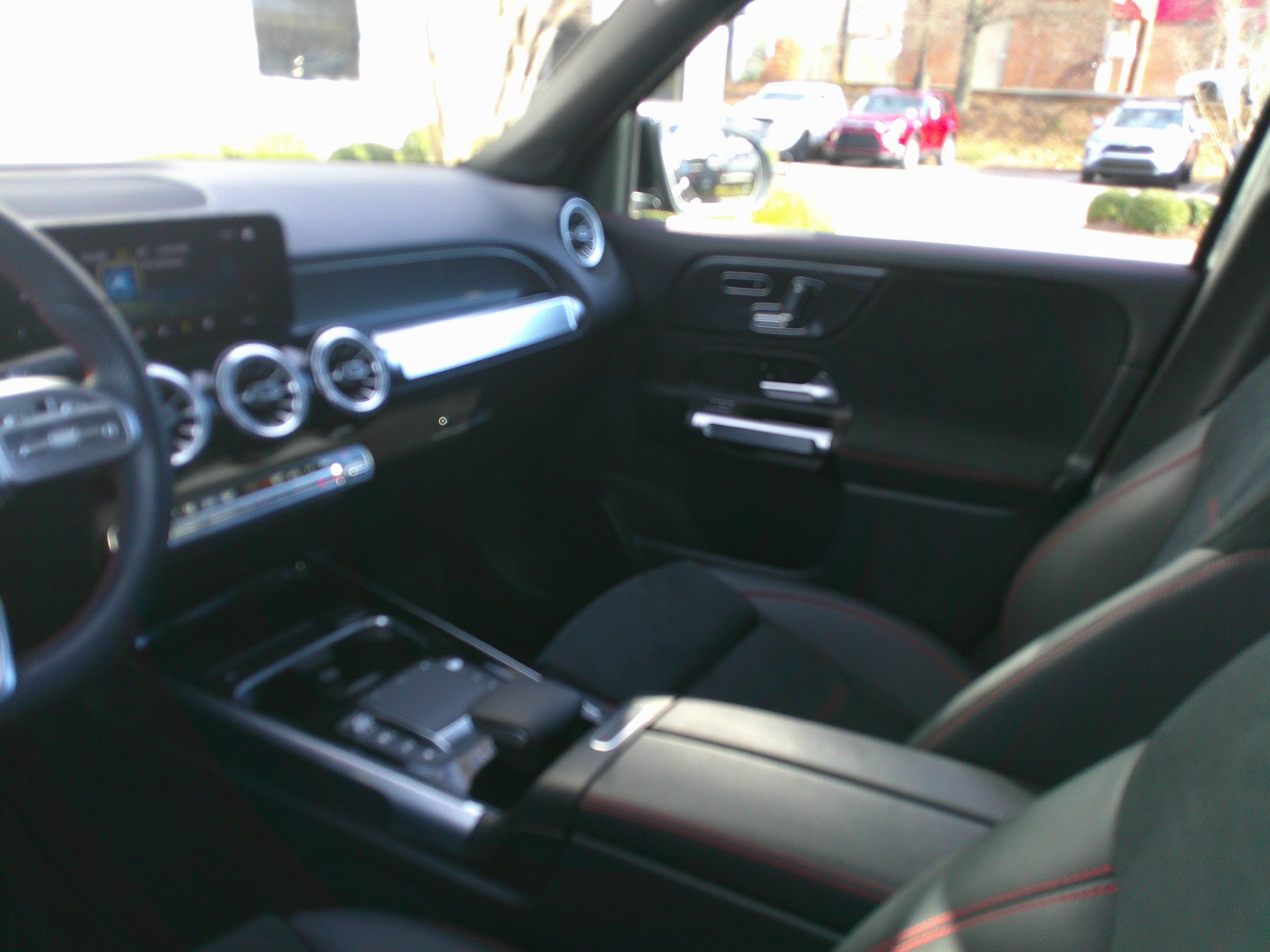 Used 2023 Mercedes-Benz GLB 250 image 30