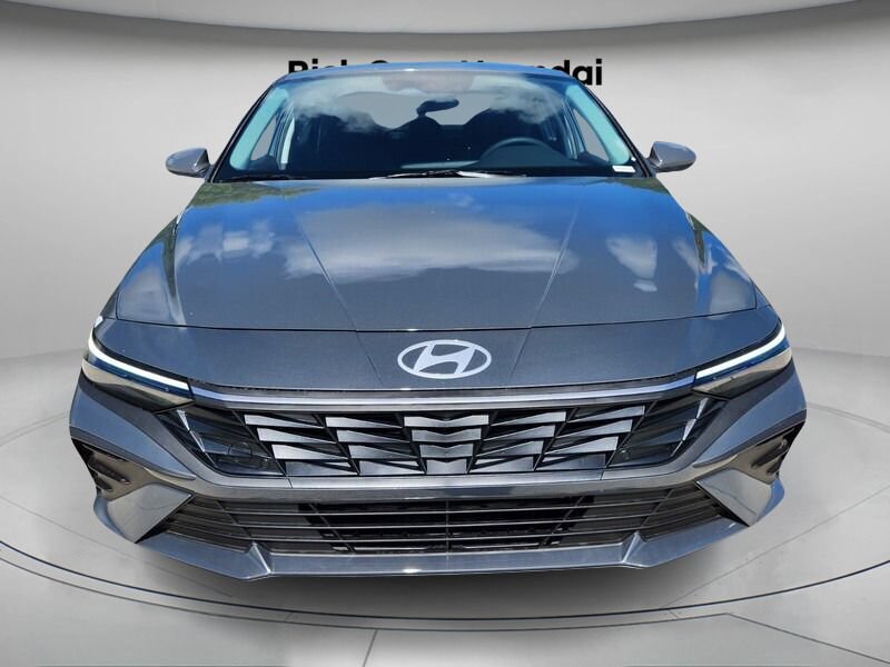 Used 2026 Hyundai Elantra SE w/ Cargo Package FWD image 2
