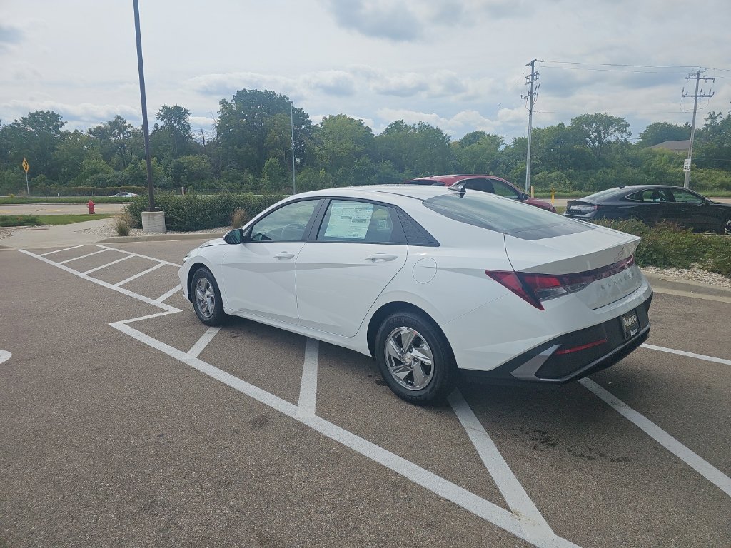 New 2026 Hyundai Elantra SE FWD image 3