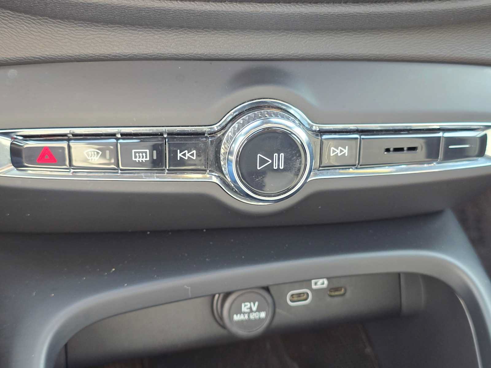 Used 2022 Volvo XC40 P8 Recharge Ultimate AWD/4WD image 28