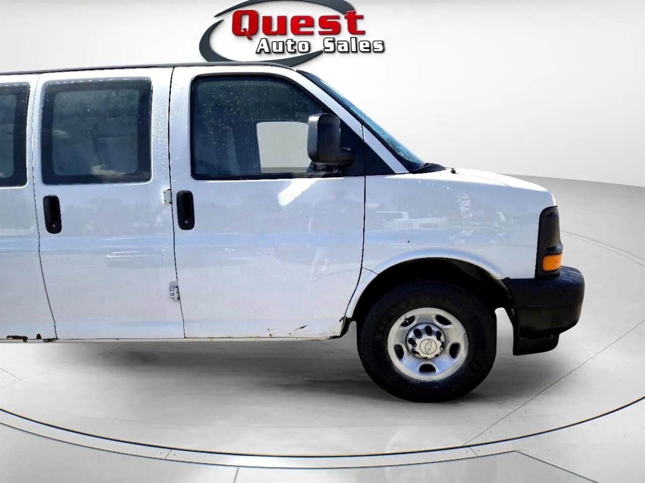 Used 2017 Chevrolet Express 2500 RWD image 8