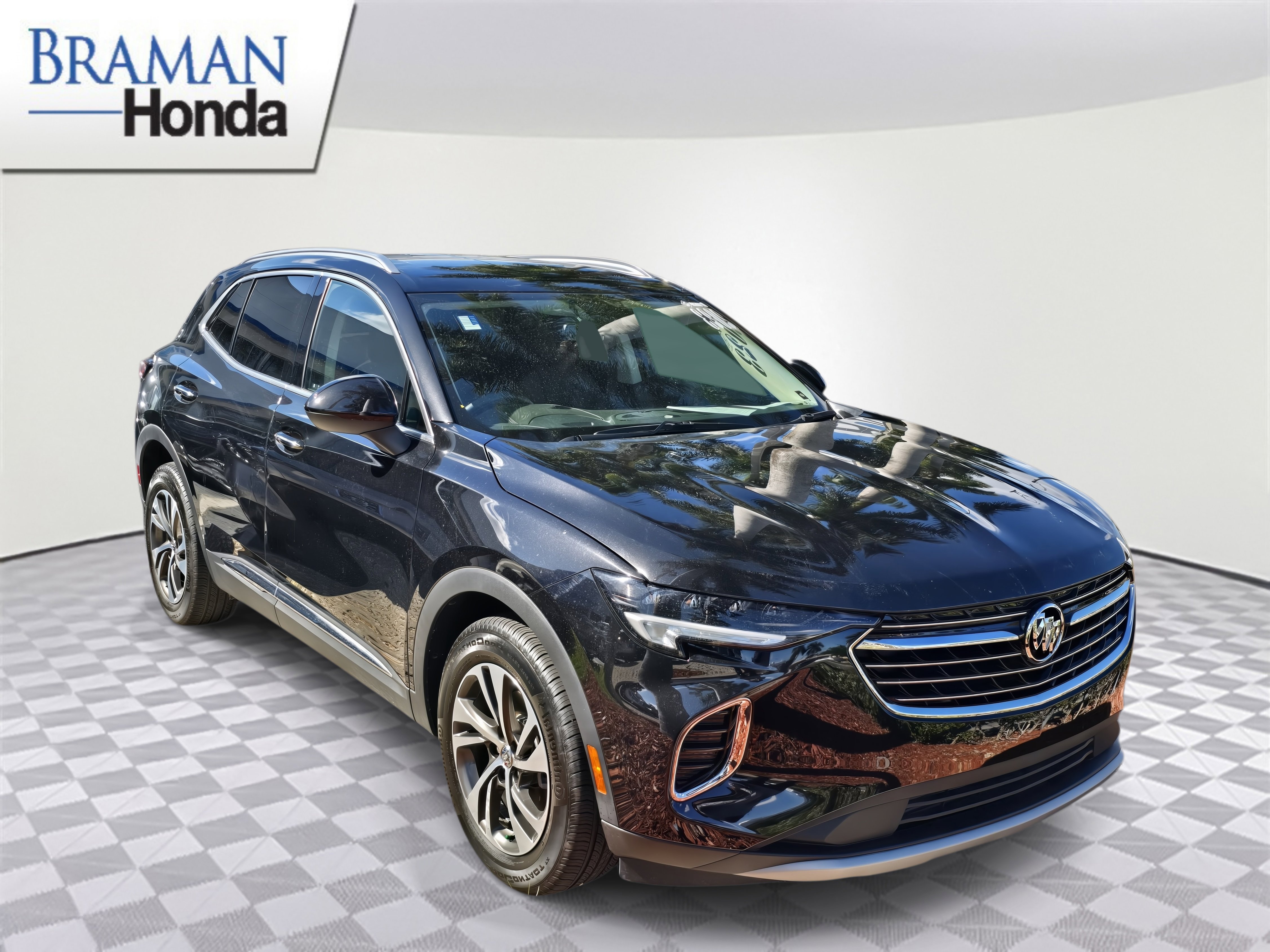 Used 2023 Buick Envision Essence image 2