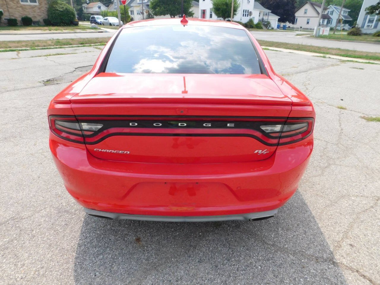 Used 2015 Dodge Charger R/T w/ Plus Group RWD image 9