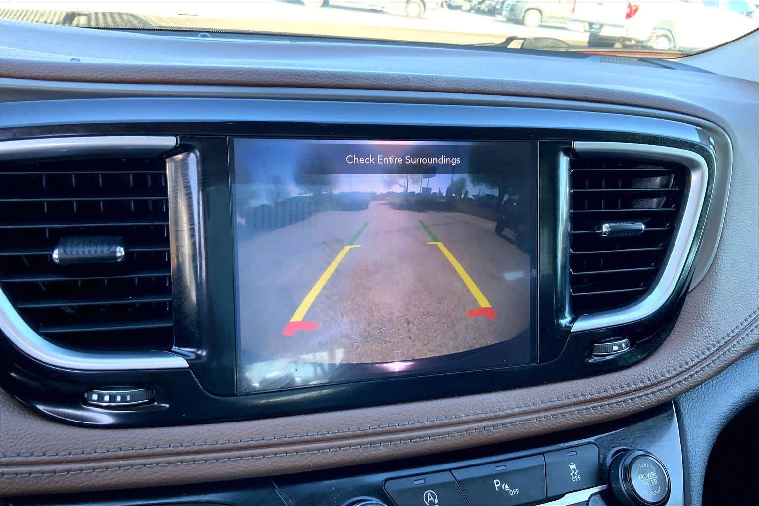 Used 2019 Chrysler Pacifica Limited FWD image 32