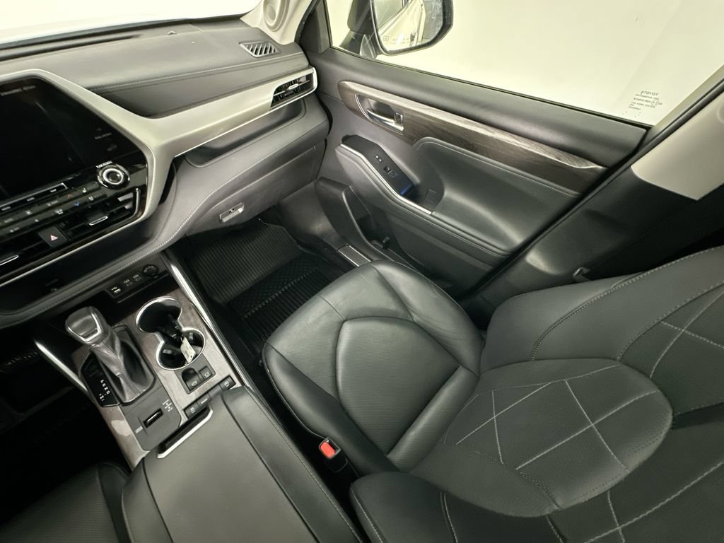 Used 2022 Toyota Highlander Platinum FWD image 11