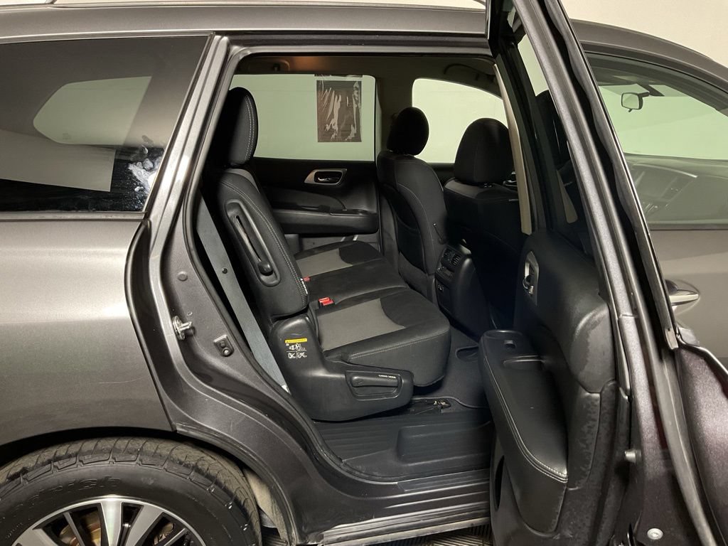 Used 2019 Nissan Pathfinder S AWD/4WD image 33