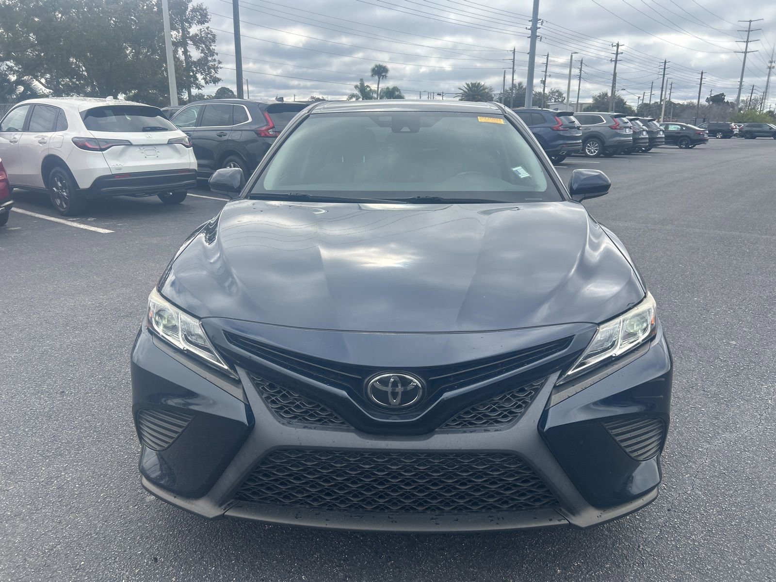 Used 2019 Toyota Camry SE image 2