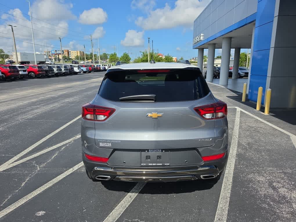 Used 2021 Chevrolet TrailBlazer ACTIV w/ Technology Package FWD image 4
