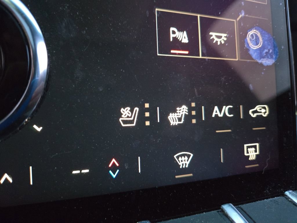 Used 2025 GMC Acadia AT4 w/ Luxury Package image 27