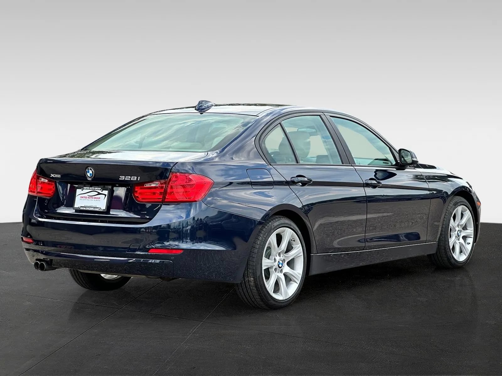 Used 2015 BMW 328i xDrive Sedan AWD/4WD image 7