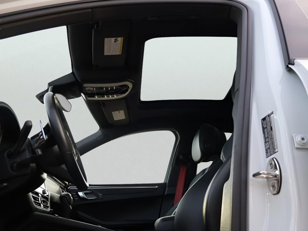 Certified 2024 Porsche Macan GTS image 37