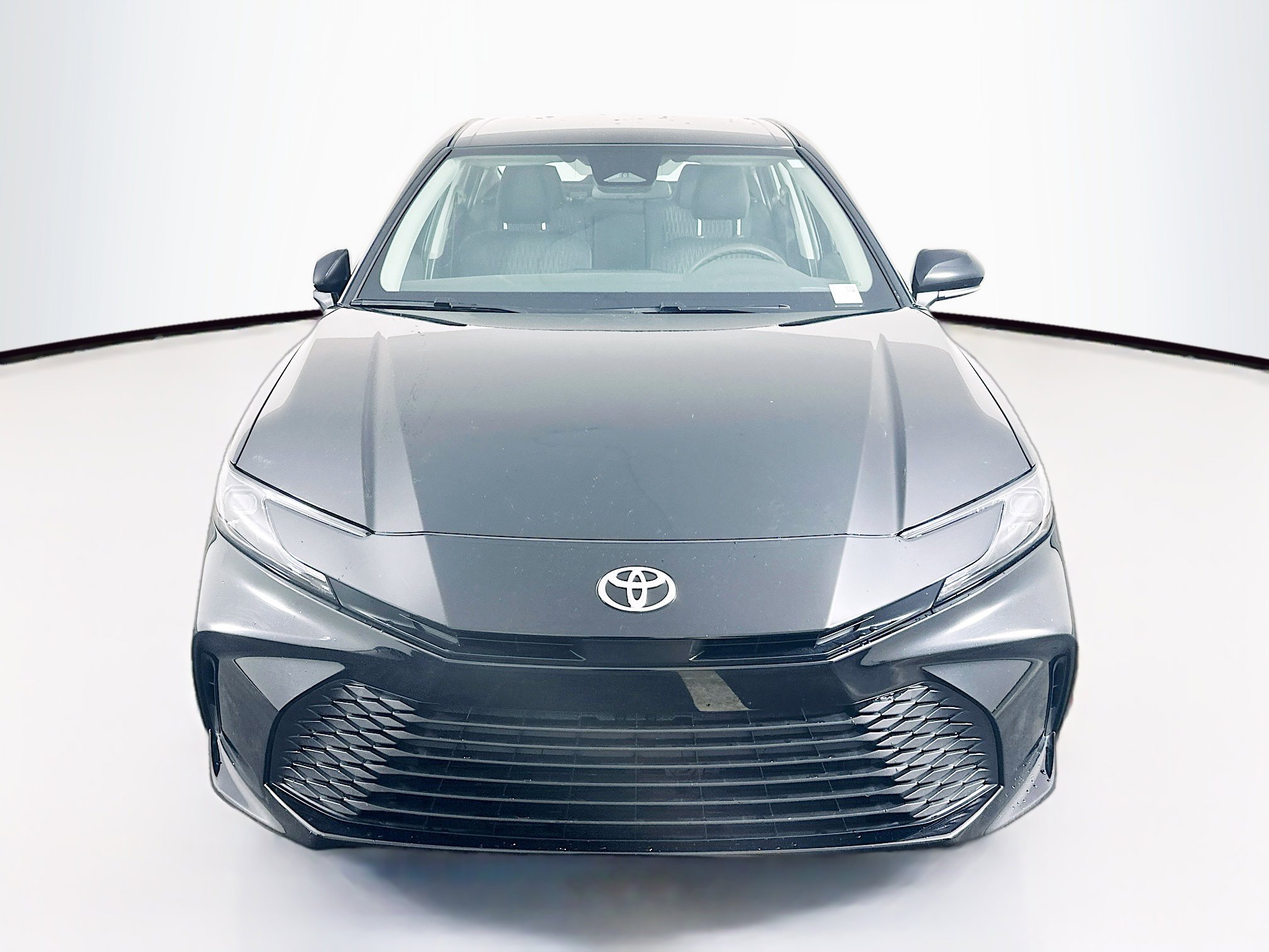 Used 2025 Toyota Camry LE image 2