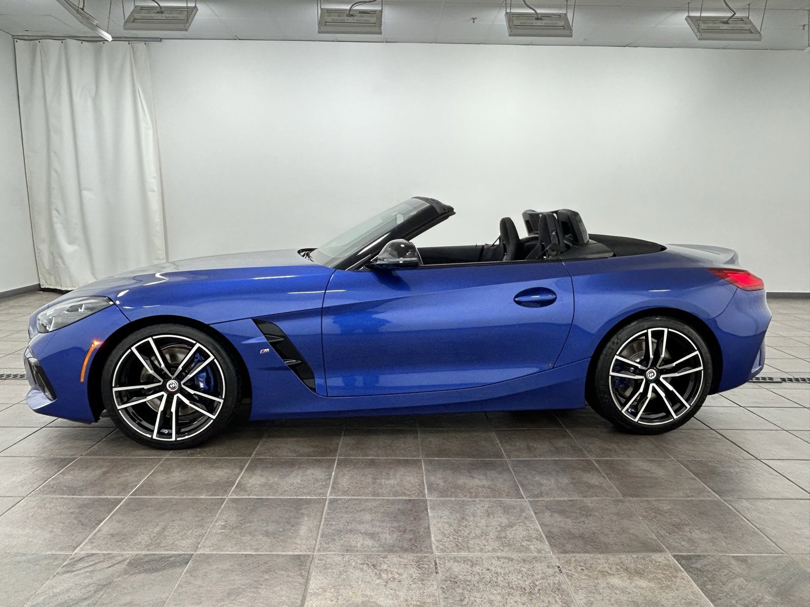 Used 2023 BMW Z4 M40i w/ Premium Package image 3