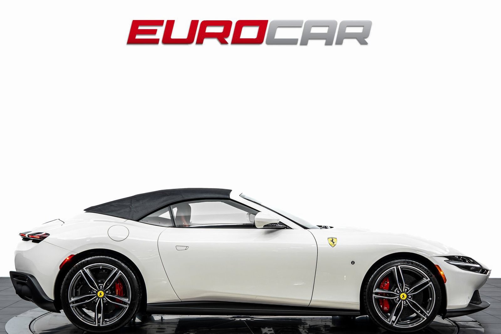Used 2025 Ferrari Roma Spider RWD image 8