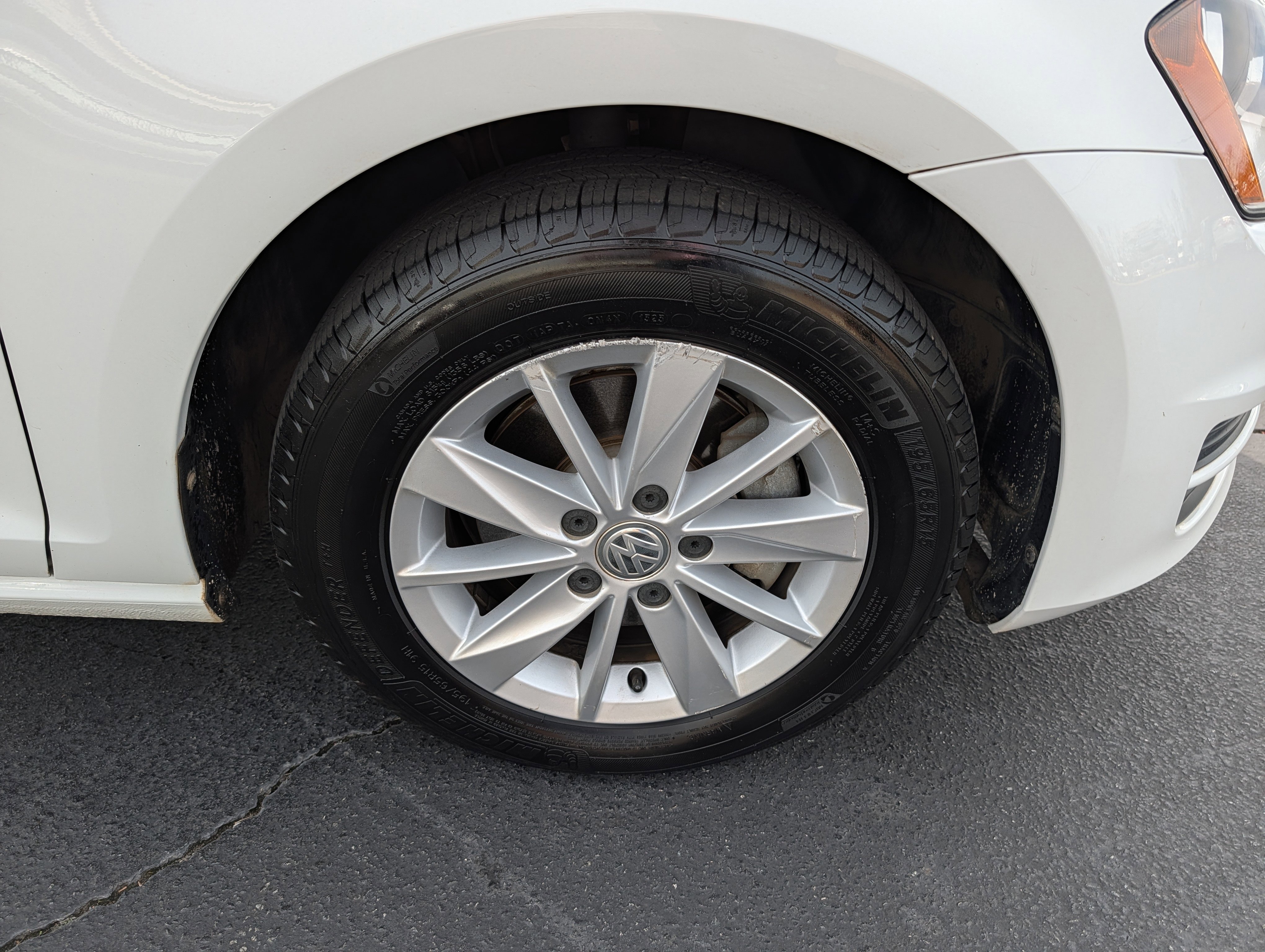 Used 2017 Volkswagen Golf S image 31