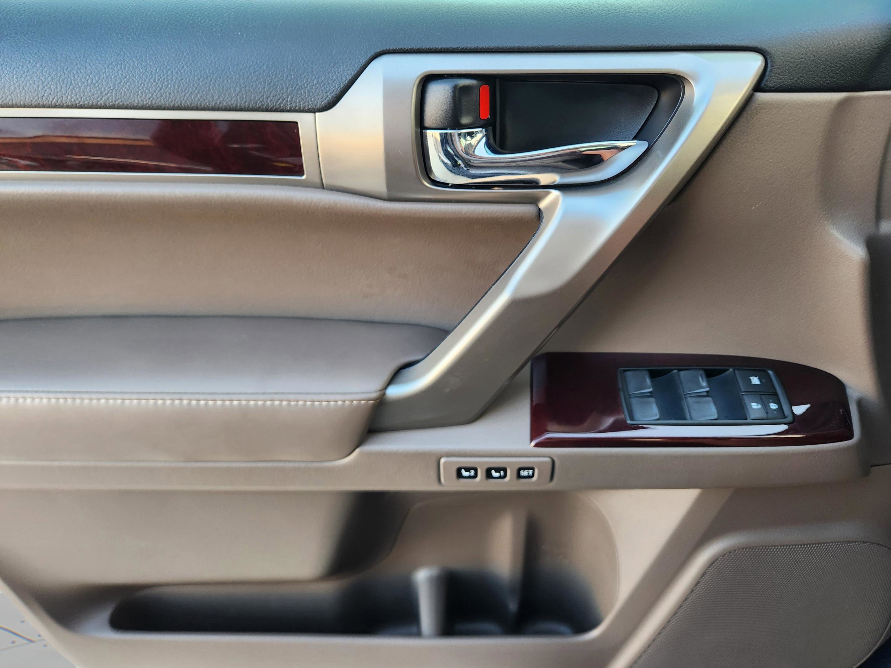 Used 2018 Lexus GX 460 Luxury AWD/4WD image 16