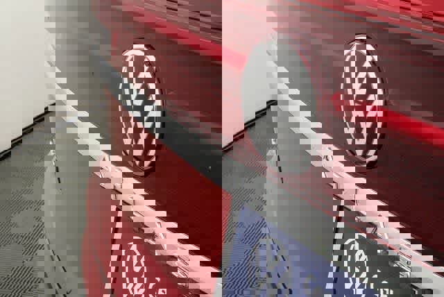 Certified 2025 Volkswagen Atlas Cross Sport SEL Premium R-Line image 33