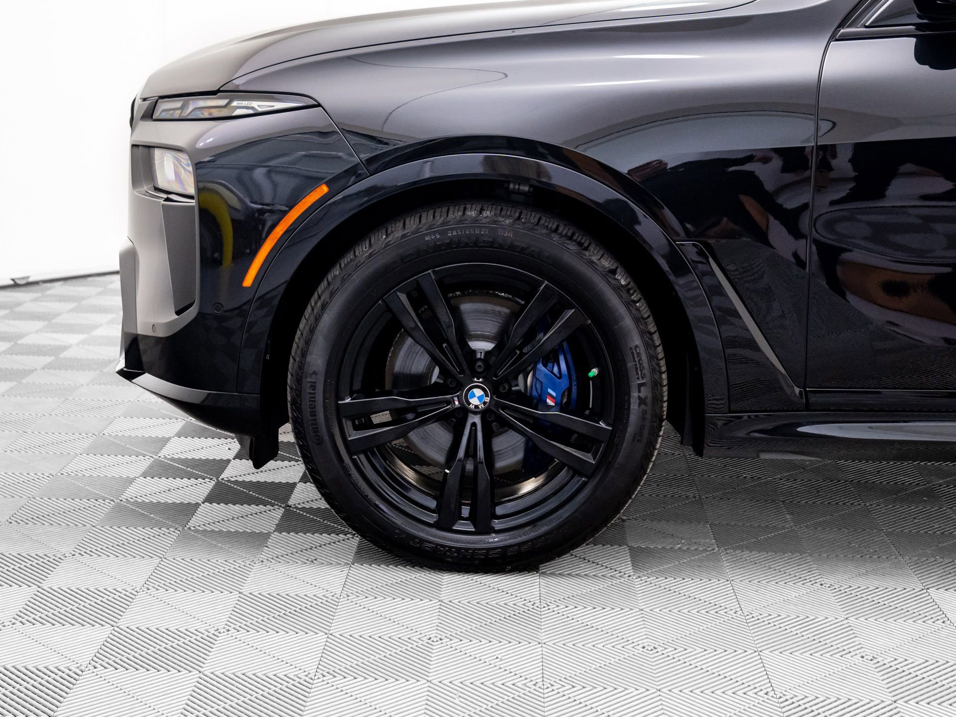 Used 2024 BMW X7 M60i w/ Executive Package image 35