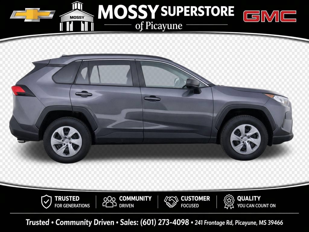 Used 2021 Toyota RAV4 LE FWD image 9