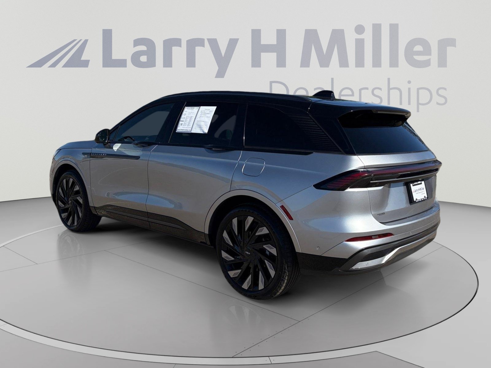 Used 2024 Lincoln Nautilus Reserve w/ Equipment Group 202A AWD/4WD image 4