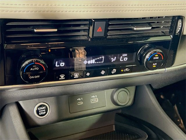 Used 2023 Nissan Rogue SV image 14