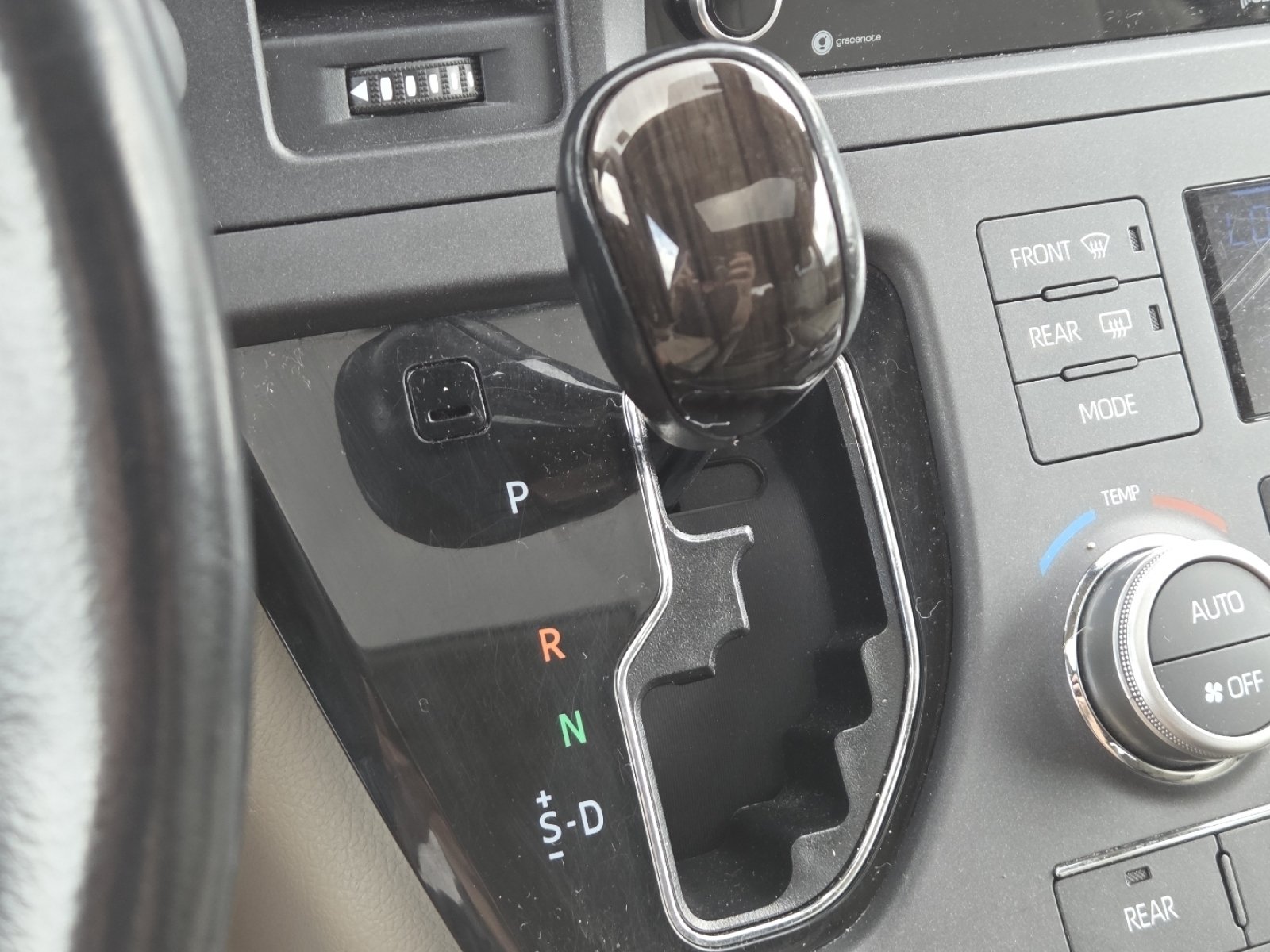 Used 2019 Toyota Sienna XLE w/ XLE Navigation Package AWD/4WD image 29