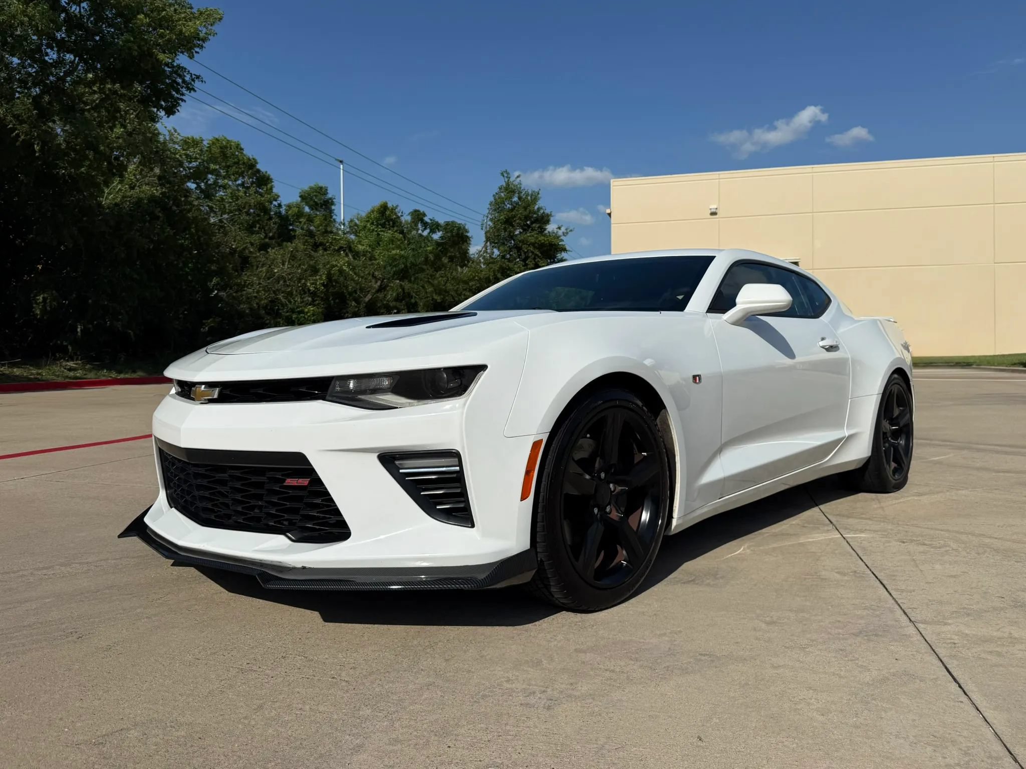 Used 2017 Chevrolet Camaro SS RWD image 2