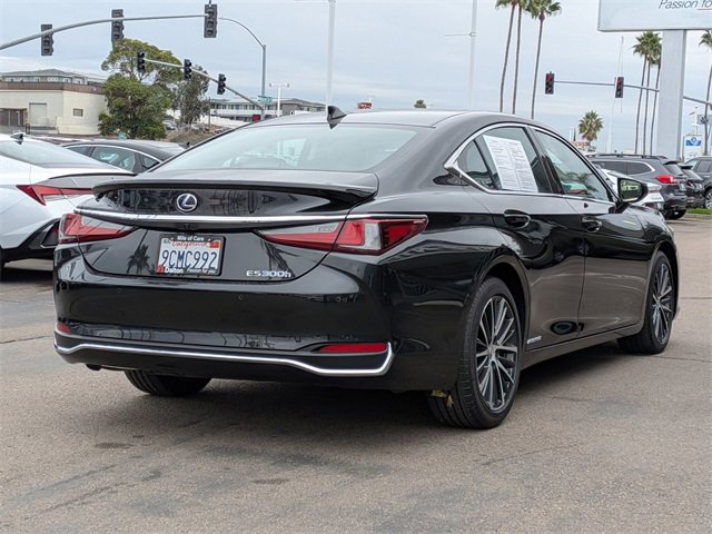 Used 2022 Lexus ES 300h w/ Premium Package image 4