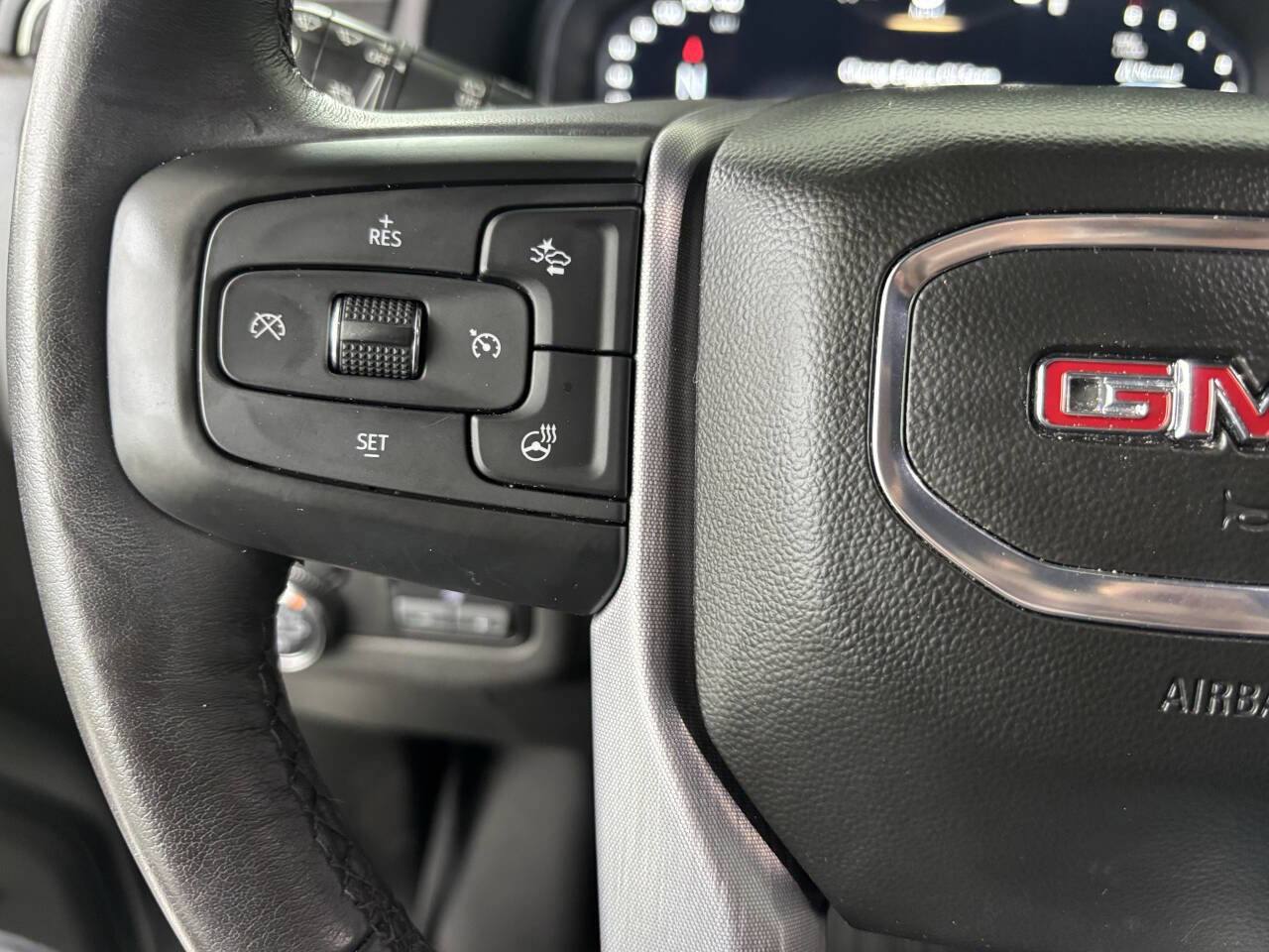 Used 2022 GMC Yukon XL SLT w/ SLT Luxury Package image 19