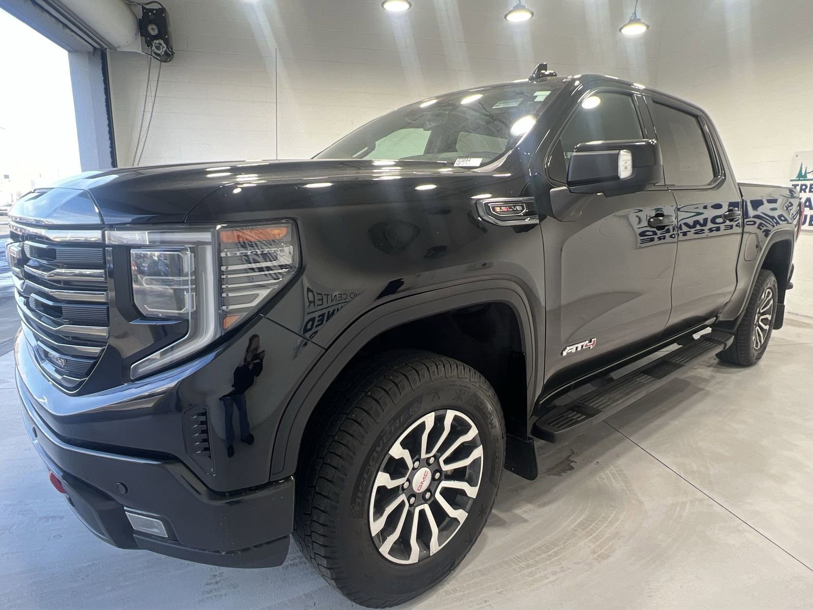 Used 2023 GMC Sierra 1500 AT4 w/ AT4 Premium Package image 4