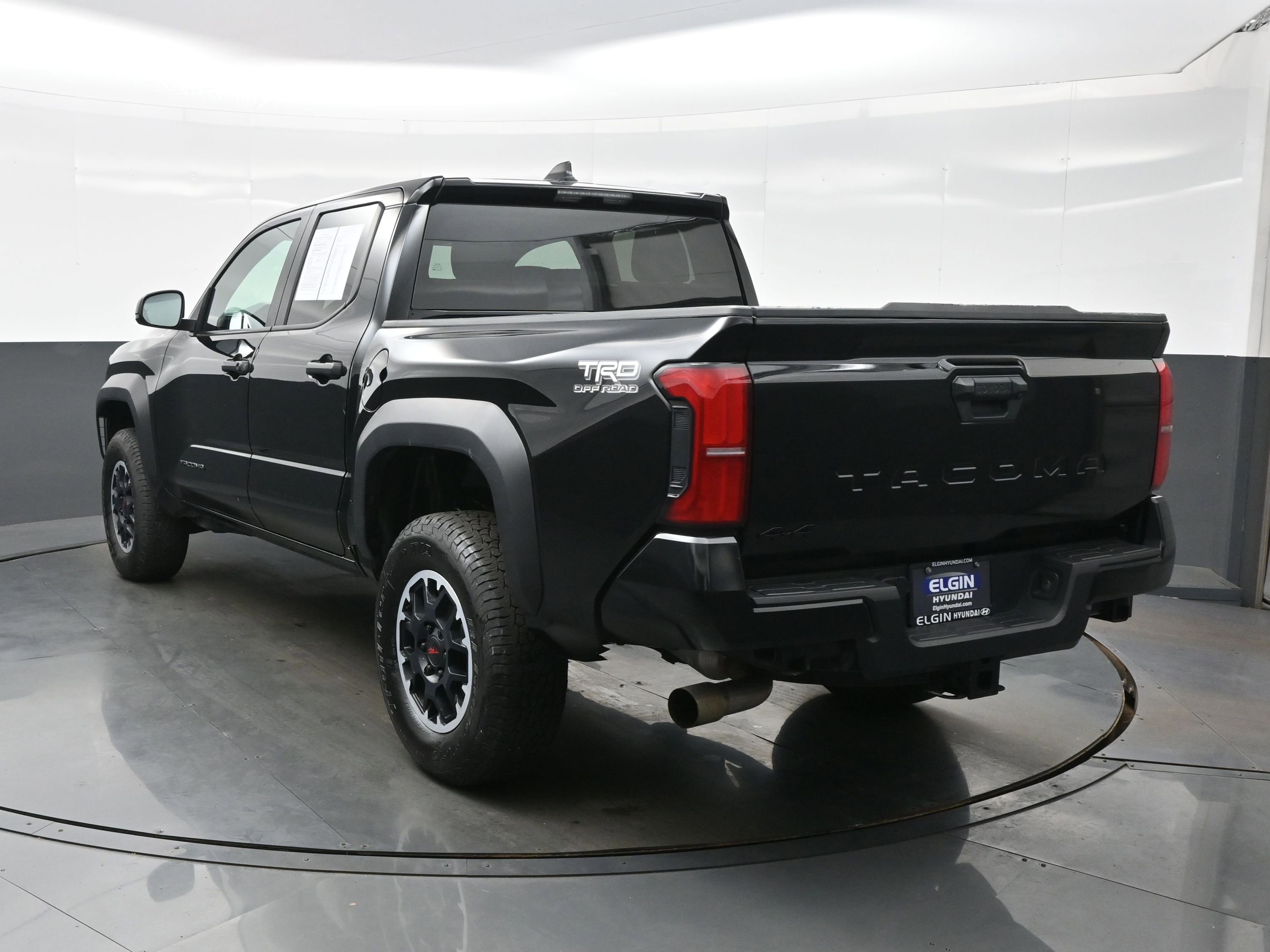 Used 2024 Toyota Tacoma TRD Off-Road AWD/4WD image 4