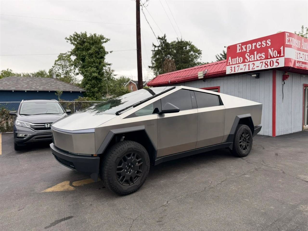 Used 2024 Tesla Cybertruck AWD Crew Cab image 20