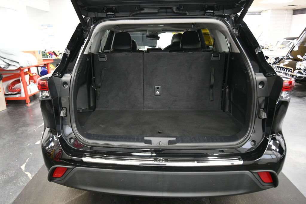 Used 2023 Toyota Highlander XLE AWD/4WD image 25