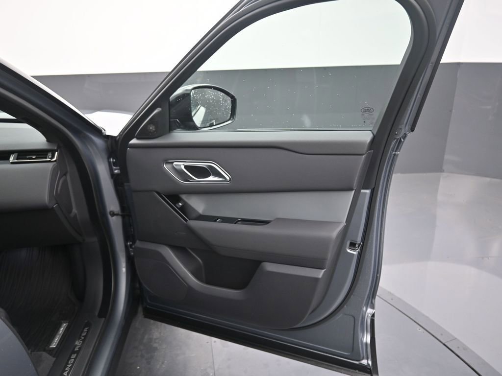 Used 2025 Land Rover Range Rover Velar S image 4