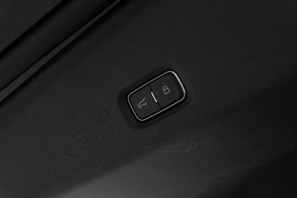Used 2025 Ford Expedition Active RWD image 9