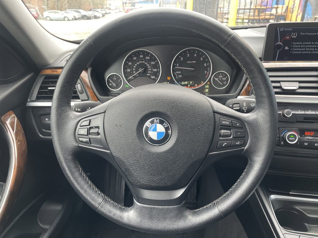 Used 2013 BMW 328i xDrive Sedan AWD/4WD image 16