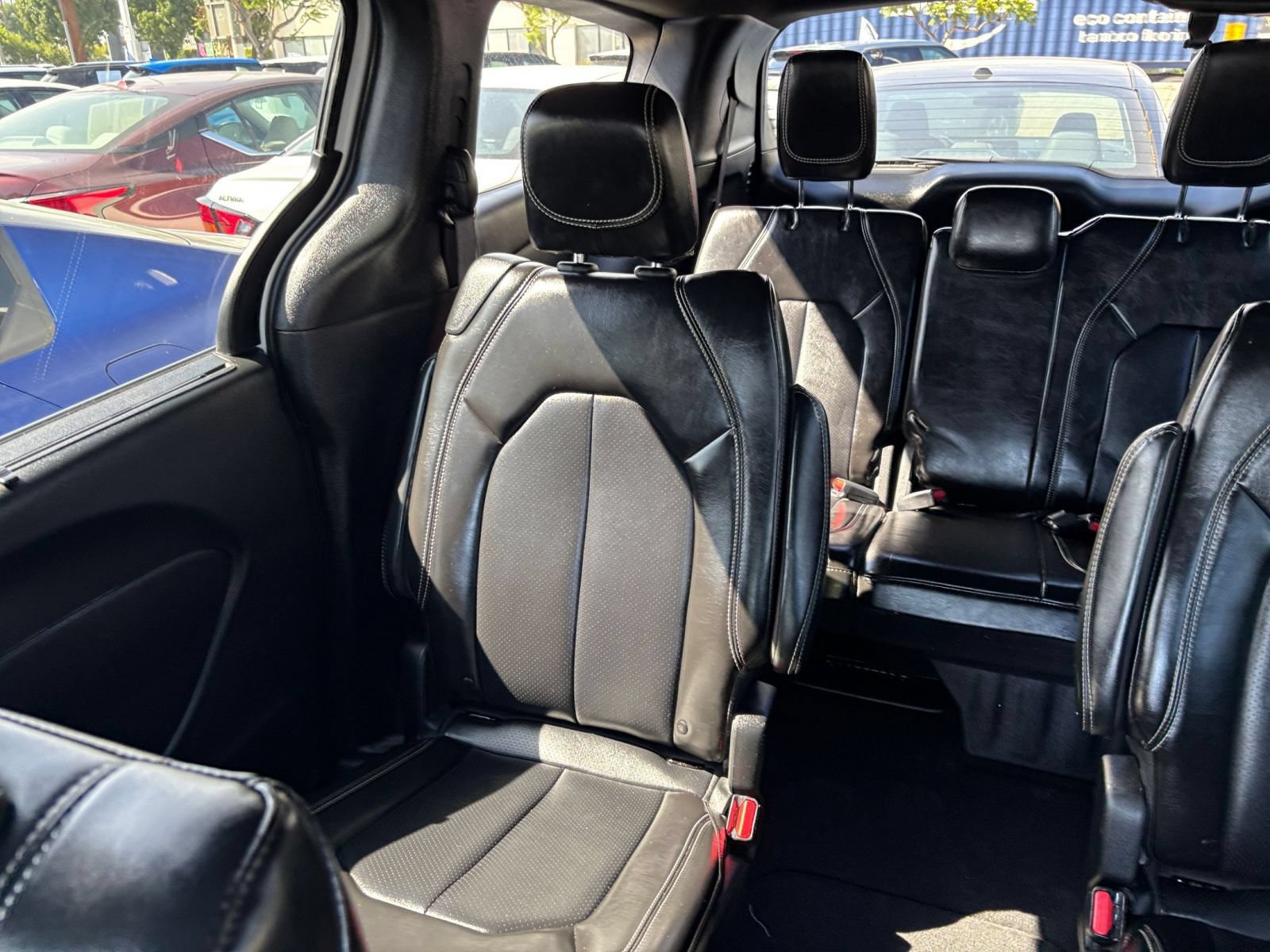 Used 2025 Chrysler Pacifica Select FWD image 41