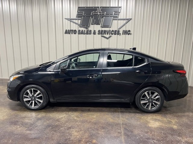 Used 2021 Nissan Versa SV image 2