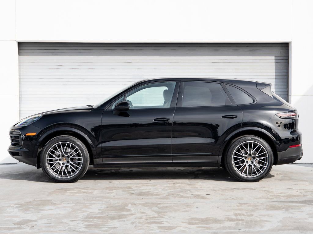 Used 2023 Porsche Cayenne image 2