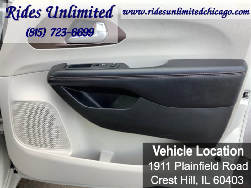 Used 2017 Chrysler Pacifica Touring Plus w/ Tire & Wheel Group image 36