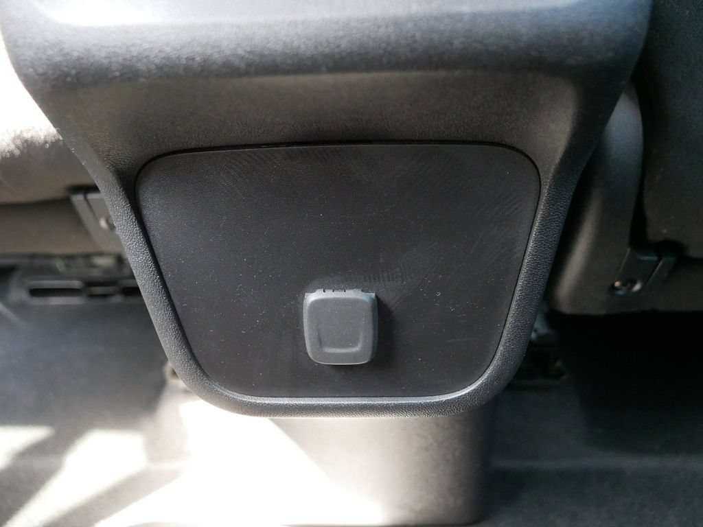 Used 2018 Chevrolet Equinox LT FWD image 18