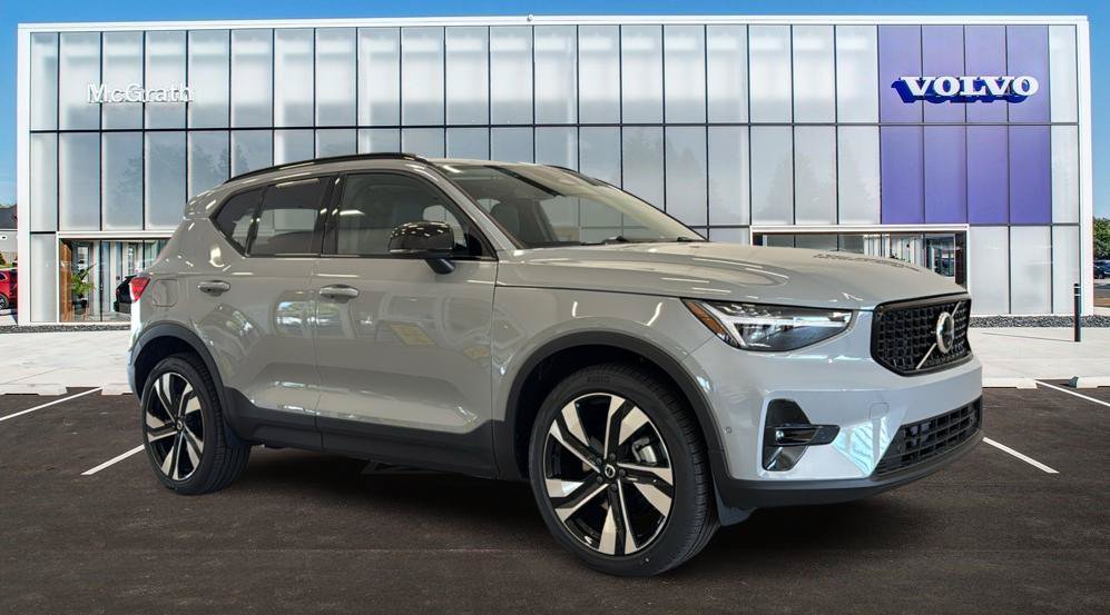 New 2026 Volvo XC40 B5 Plus w/ Climate Package AWD/4WD image 1
