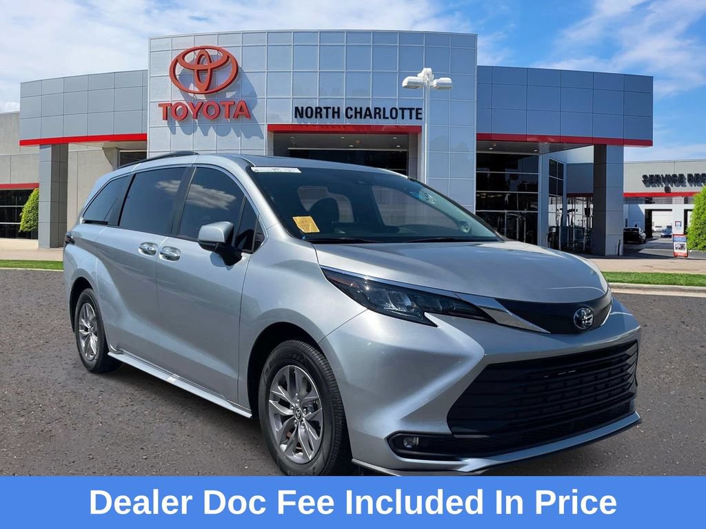 Used 2025 Toyota Sienna XLE w/ XLE Plus Package FWD image 1
