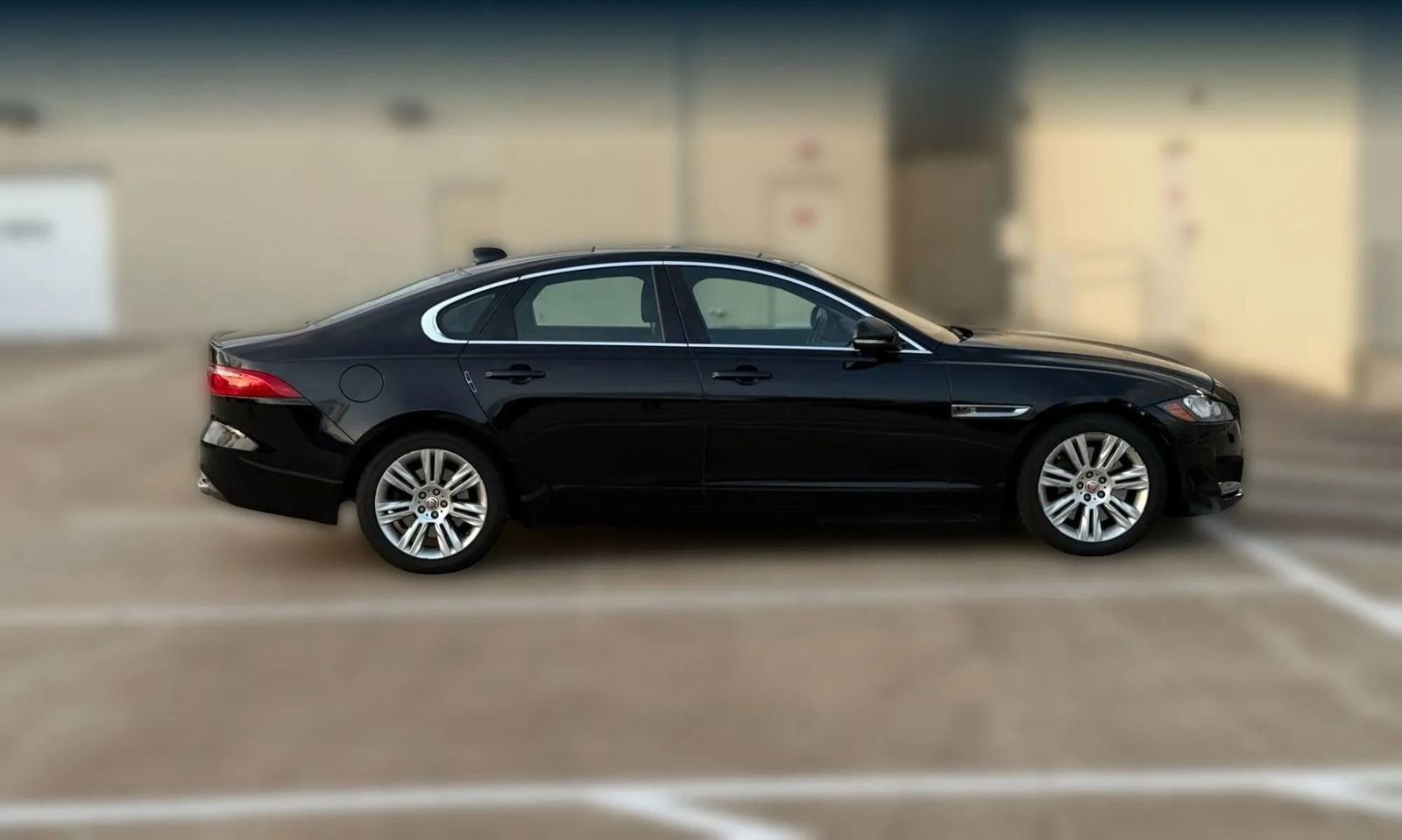 Used 2017 Jaguar XF Premium image 10