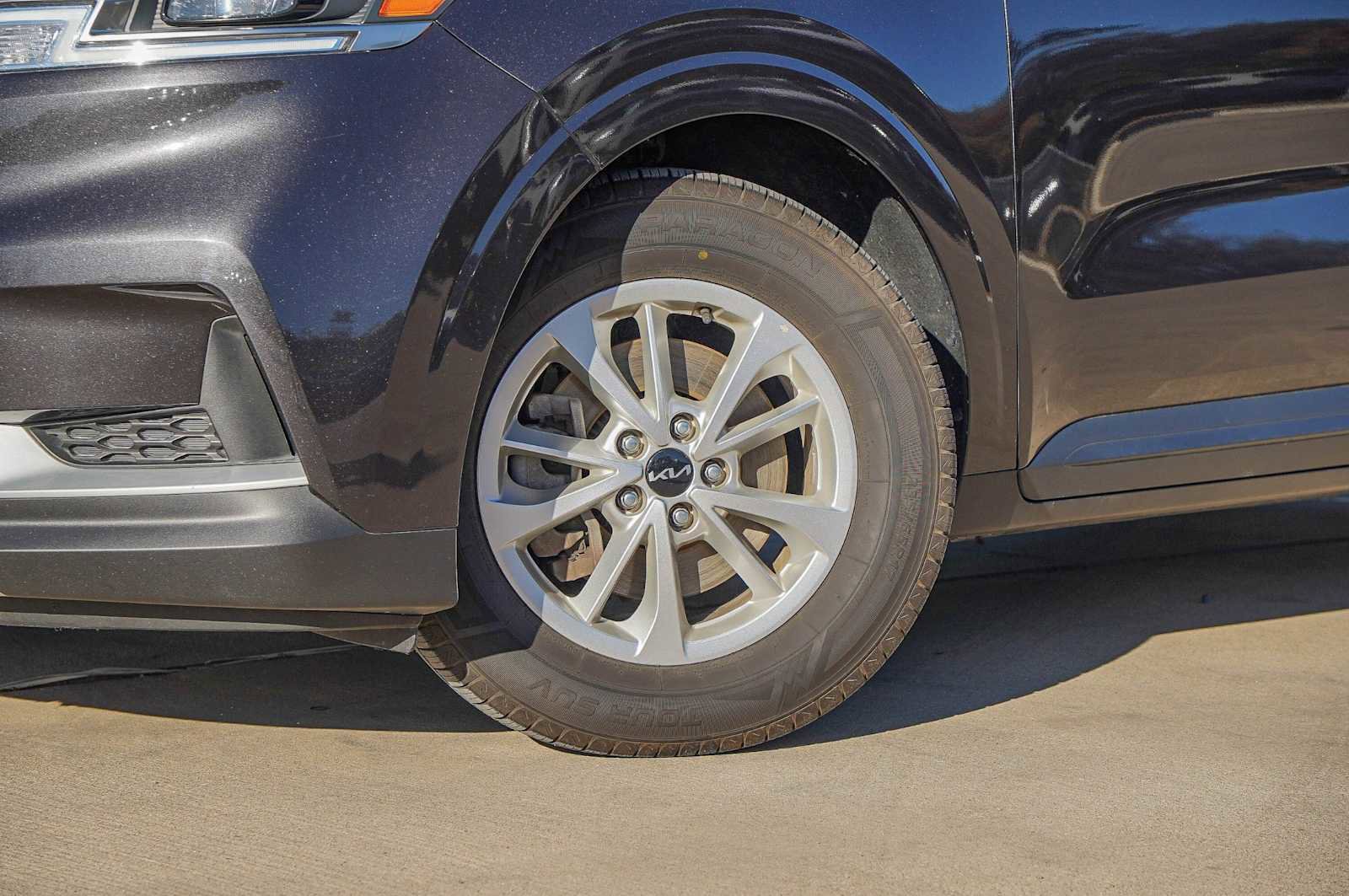 Certified 2024 Kia Carnival LX image 2