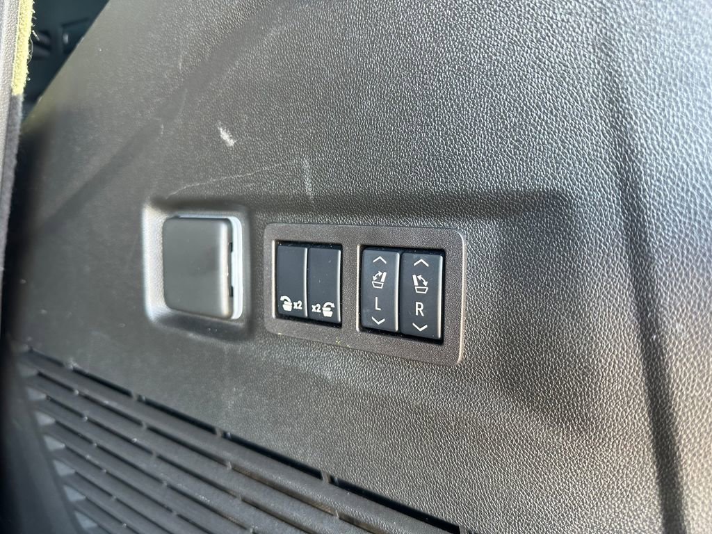 Used 2024 GMC Yukon AT4 w/ AT4 Premium Package image 46