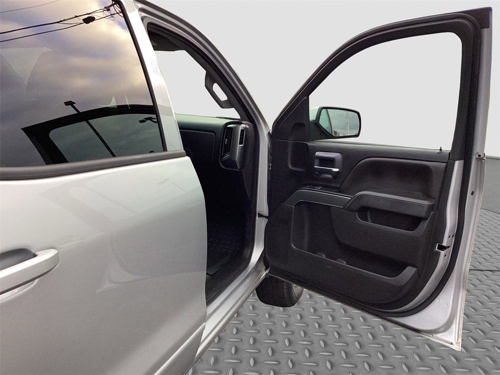 Used 2018 Chevrolet Silverado 1500 LT w/ All Star Edition image 17